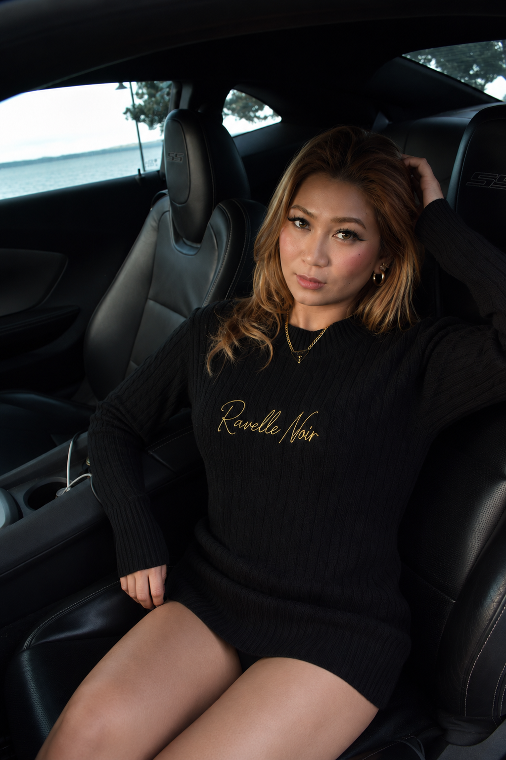 Ravelle Noir Signature Knit Sweater - Image 16