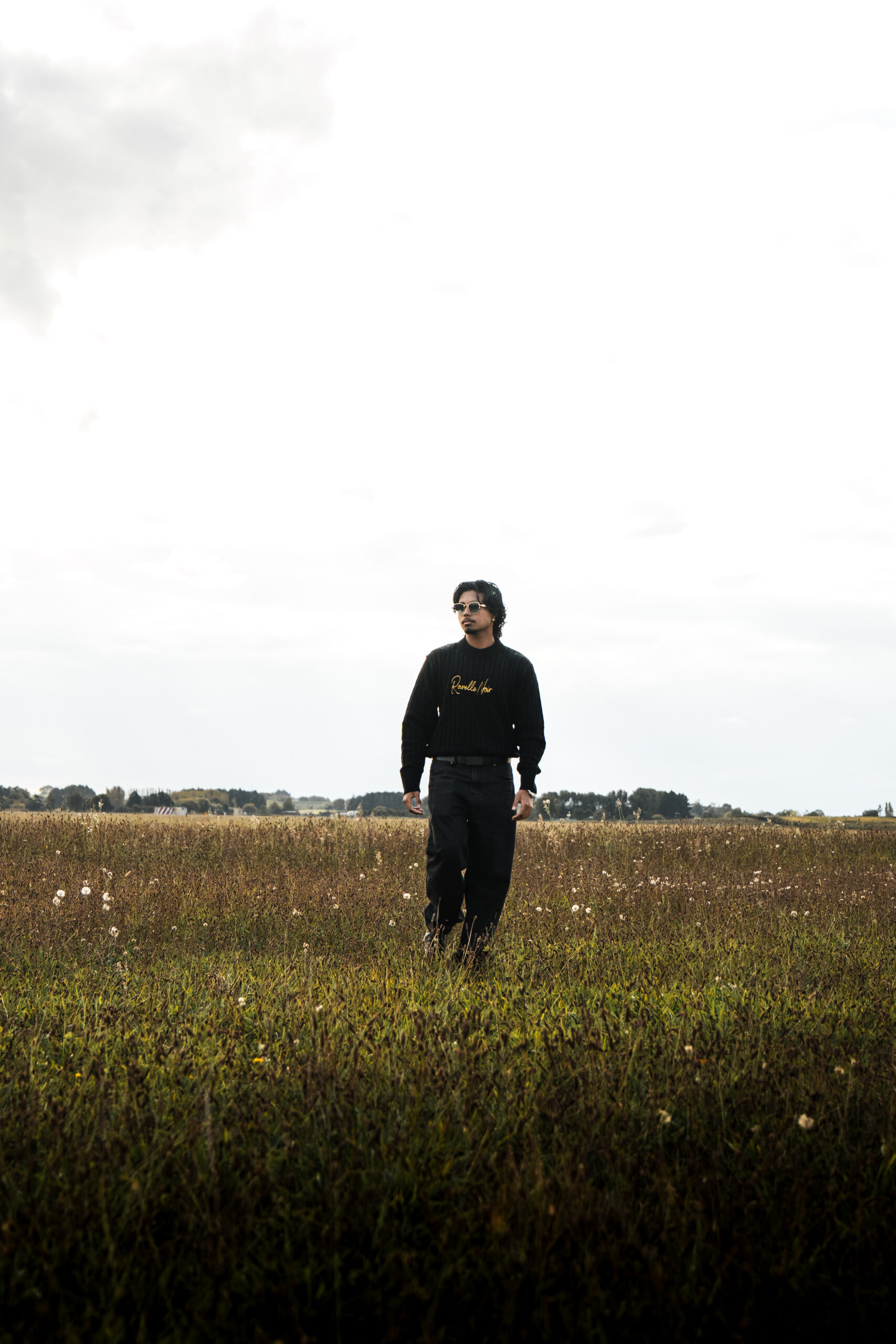 Ravelle Noir Signature Knit Sweater - Image 24