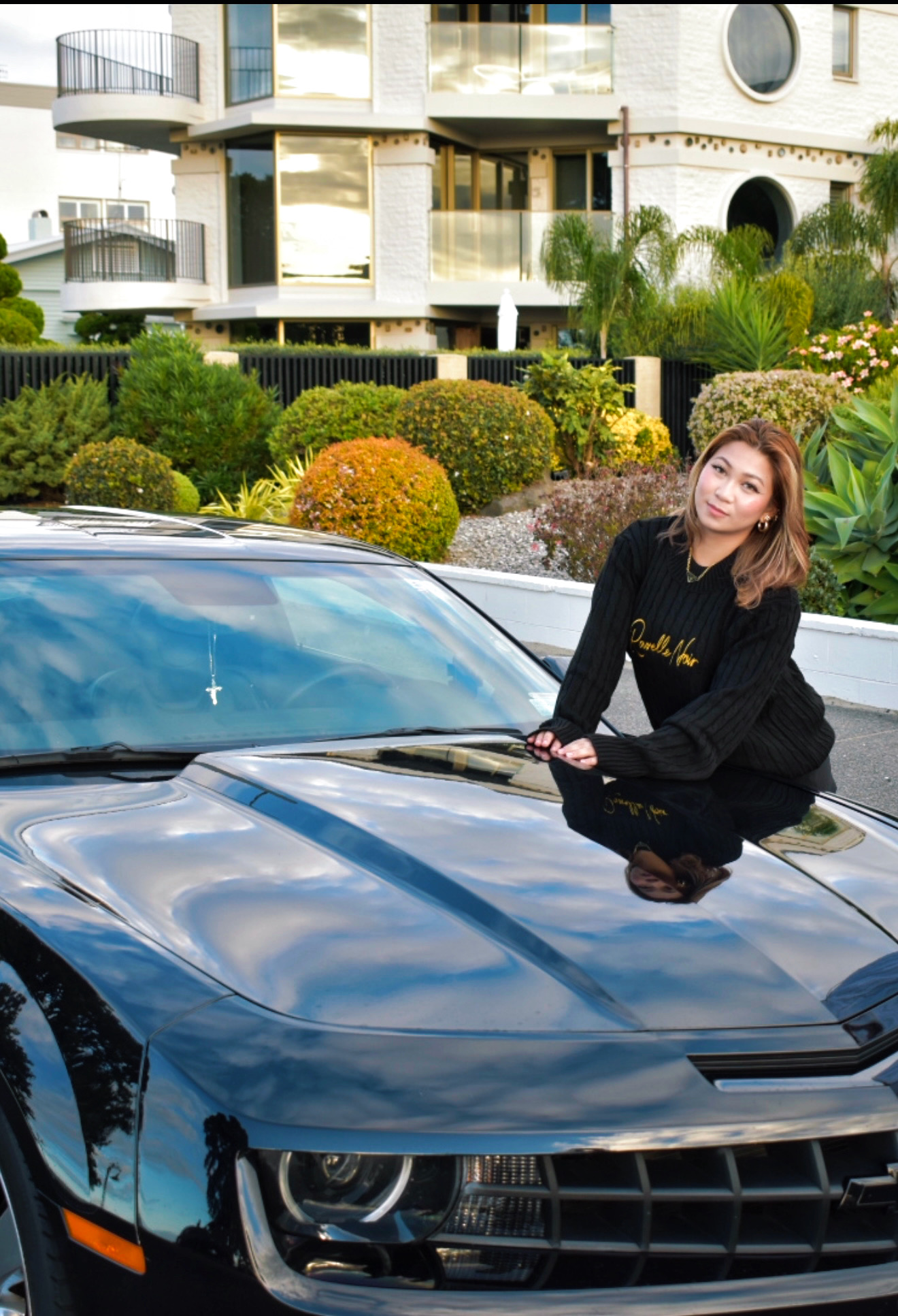 Ravelle Noir Signature Knit Sweater - Image 15