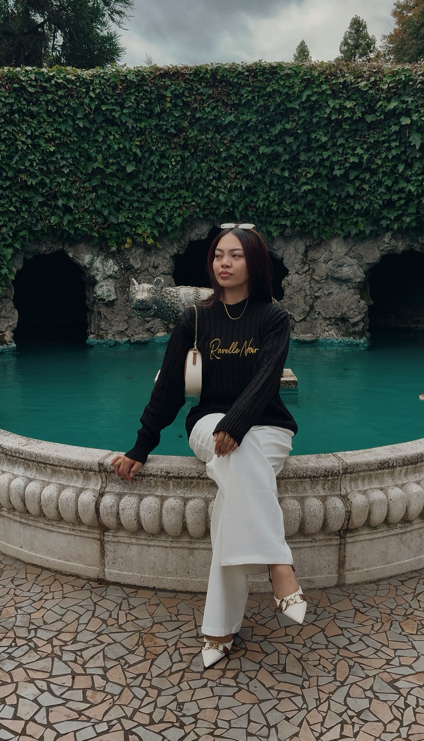Ravelle Noir Signature Knit Sweater - Image 18